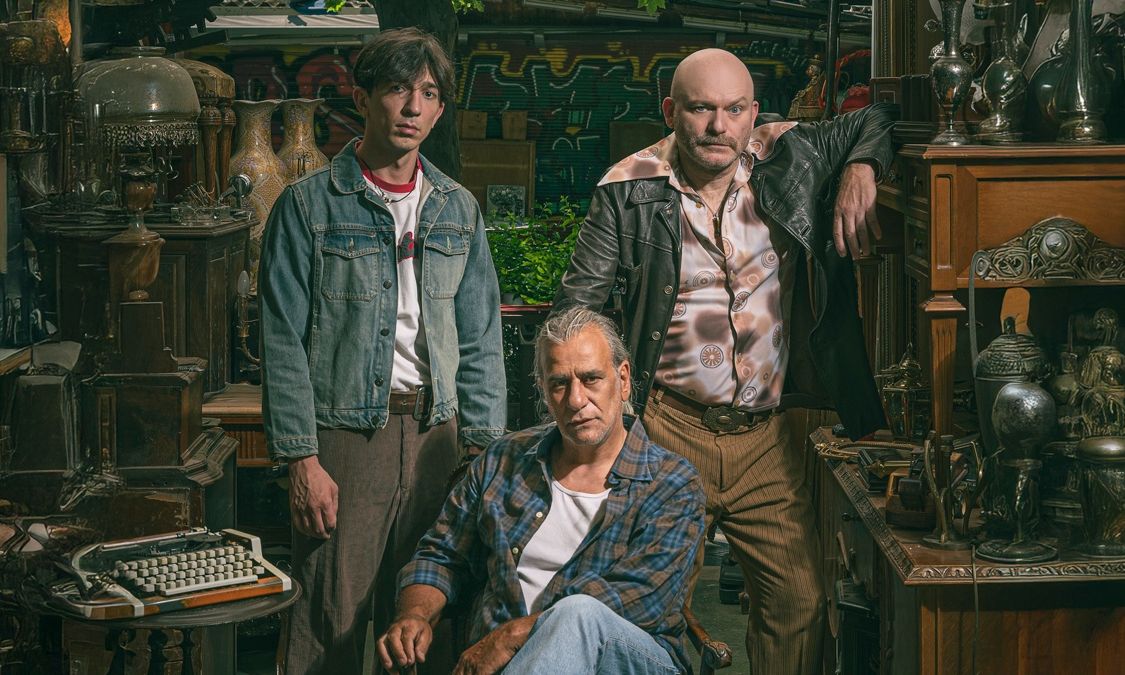 Ο Γιάννης Μπέζος σκηνοθετεί το αριστούργημα του David Mamet «Αμερικάνικος Βούβαλος»