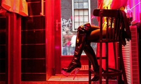 Θεσσαλονίκη: Έφοδος της ΕΛΑΣ σε δύο οίκους ανοχής – Δύο λειτουργούσαν παρά τις αποφάσεις σφράγισης