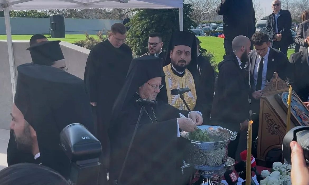 Συγκίνηση και λαμπρότητα στα Θυρανοίξια του Ιερού Παρεκκλησίου Αγίου Γεωργίου από τον Βαρθολομαίο