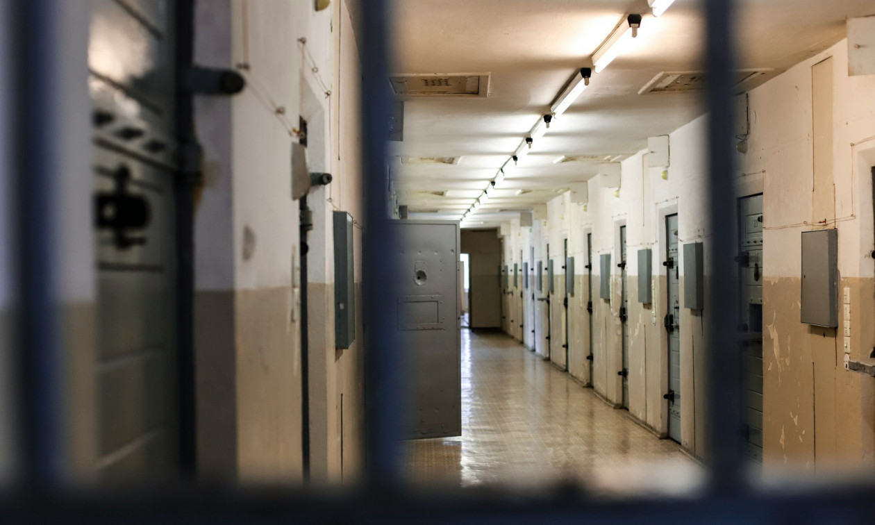 Κρατούμενος επιτέθηκε σε σωφρονιστικούς υπαλλήλους στις φυλακές Αλικαρνασσού