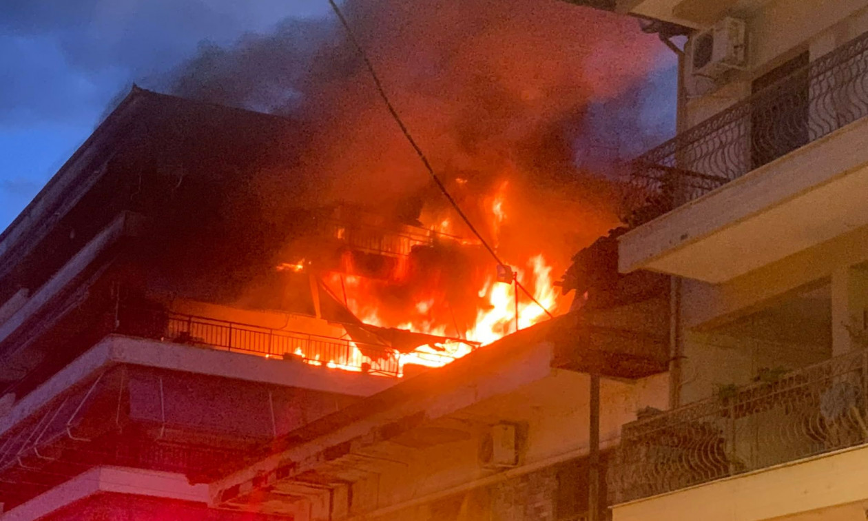 Ημαθία: Υπό έλεγχο φωτιά σε πολυκατοικία – Προκάλεσε ζημιές σε τέσσερα διαμερίσματα