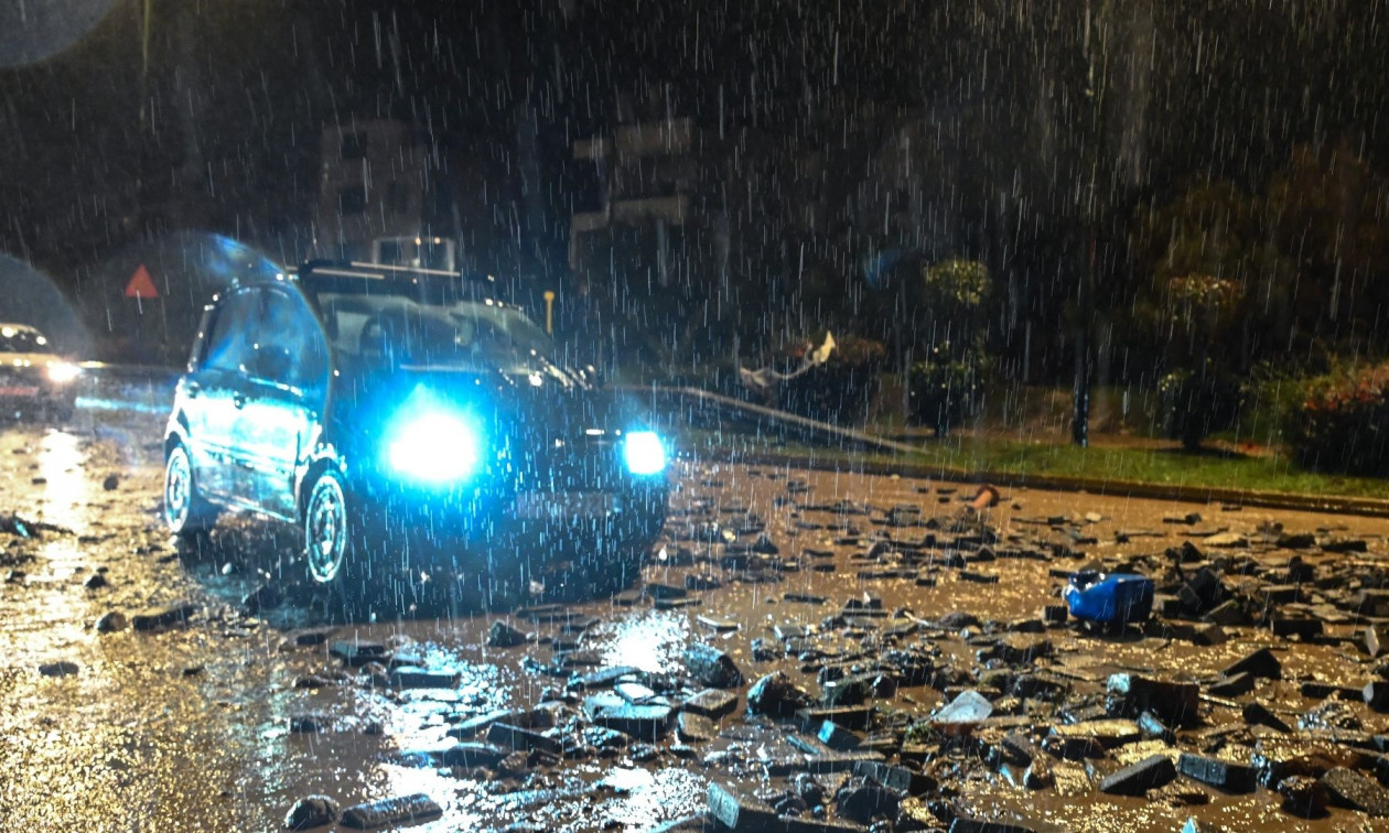 Κακοκαιρία: Σε κόκκινο συναγερμό και η Περιφέρεια Βορείου Αιγαίου- Μπαράζ μηνυμάτων από το 112