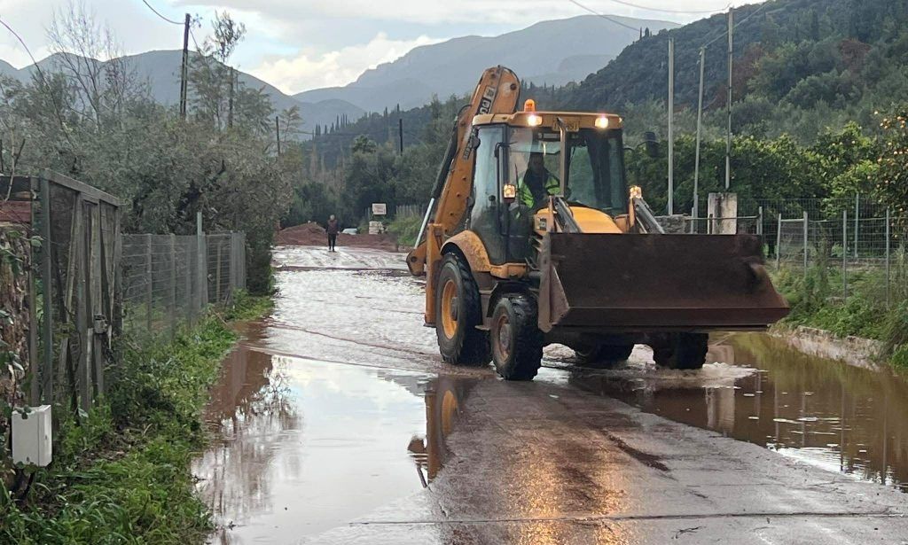 Μεσσηνία: Κατολίσθηση διακόπτει την κυκλοφορία στον δρόμο Πήδημα – Αρφαρά λόγω κακοκαιρίας