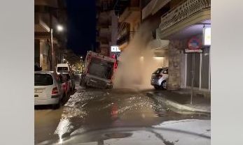 Ξάνθη: Υποχώρησε το οδόστρωμα και «κατάπιε» απορριμματοφόρο