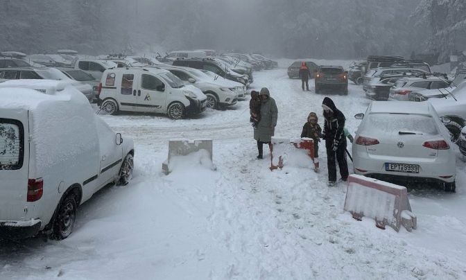Σέρρες: Απεγκλωβίστηκαν οι οδηγοί που παγιδεύτηκαν από την έντονη χιονόπτωση στον Λαϊλιά