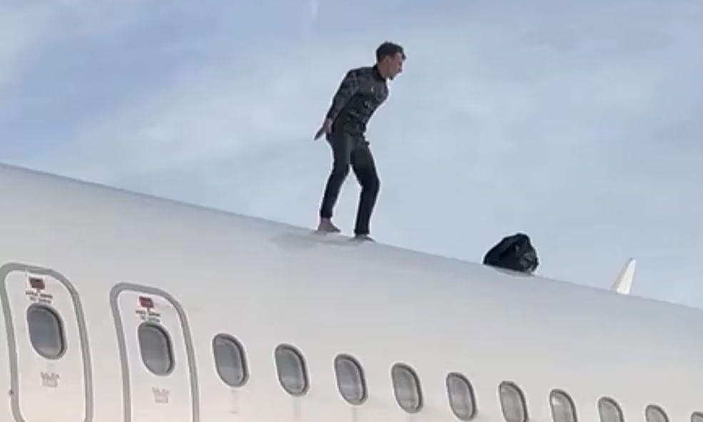 Μαροκινός ανέβηκε στην οροφή αεροσκάφους – Καθυστέρηση 2,5 ώρες την πτήση Βαλένθια – Άμστερνταμ