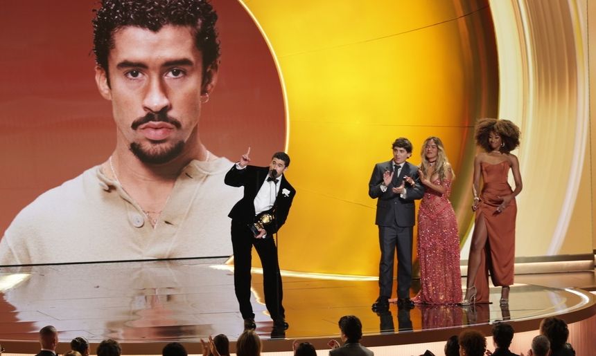 Βραβεία Grammy – H πιο πολιτική στιγμή από τον Bad Bunny: «Πριν ευχαριστήσω τον Θεό, θα πω ICE out»