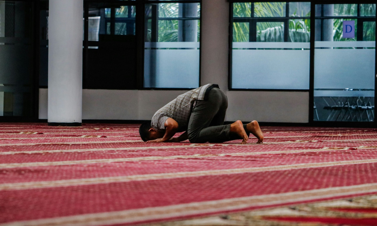 Μπαγκλαντεσιανός συνελήφθη να λειτουργεί παράνομο τζαμί στην Αθήνα – Εντολή για να απελαθεί