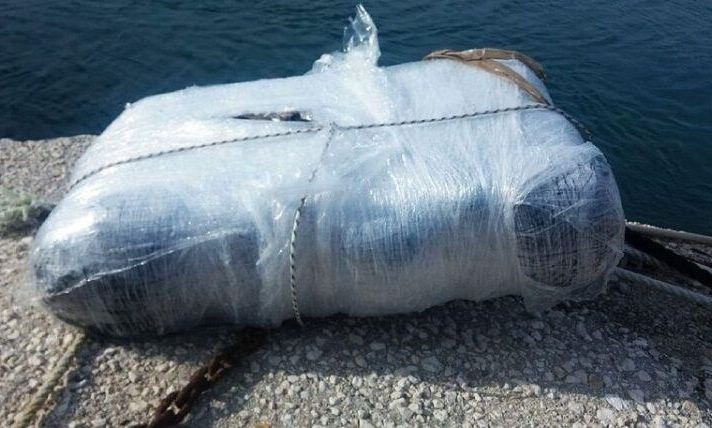 Ιεράπετρα: Έκαναν βόλτα στην παραλία και «σκόνταψαν» πάνω σε δέμα με κοκαΐνη