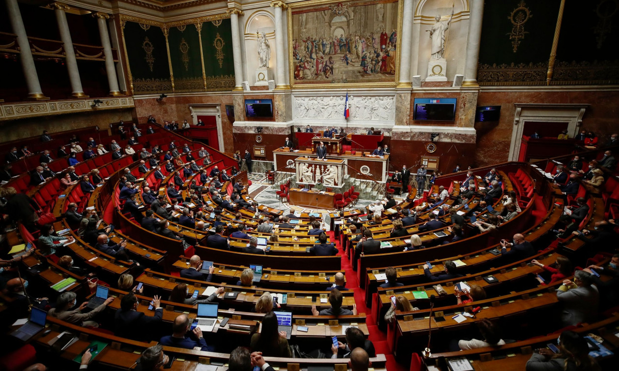 Γαλλία: Το κοινοβούλιο απέρριψε δυο προτάσεις μομφής κατά της κυβέρνησης