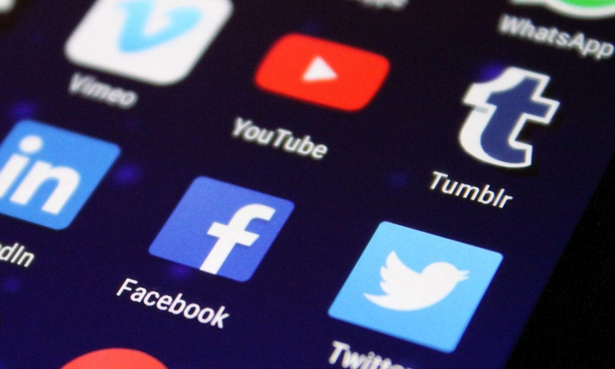 Reuters: Η Ελλάδα θα ανακοινώσει απαγόρευση των social media για παιδιά κάτω των 15 ετών