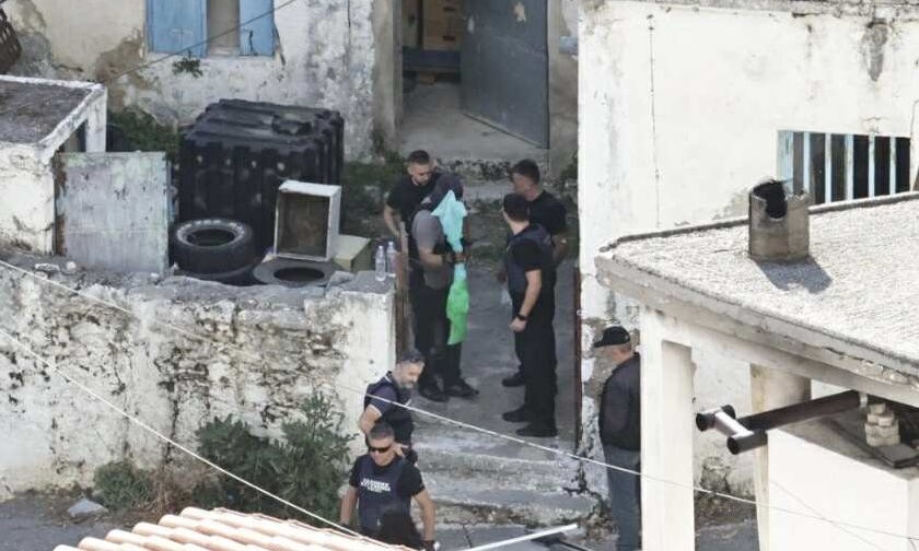 Βορίζια: Η ΕΛ.ΑΣ. εντόπισε όπλα – και πολεμικό – σε εγκαταλελειμένο ποιμνιοστάσιο