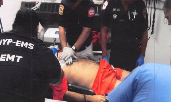 Ανατριχιαστικά ντοκουμέντα για τον Επστάιν: Στο φως οι φωτογραφίες αμέσως μετά την αυτοκτονία του