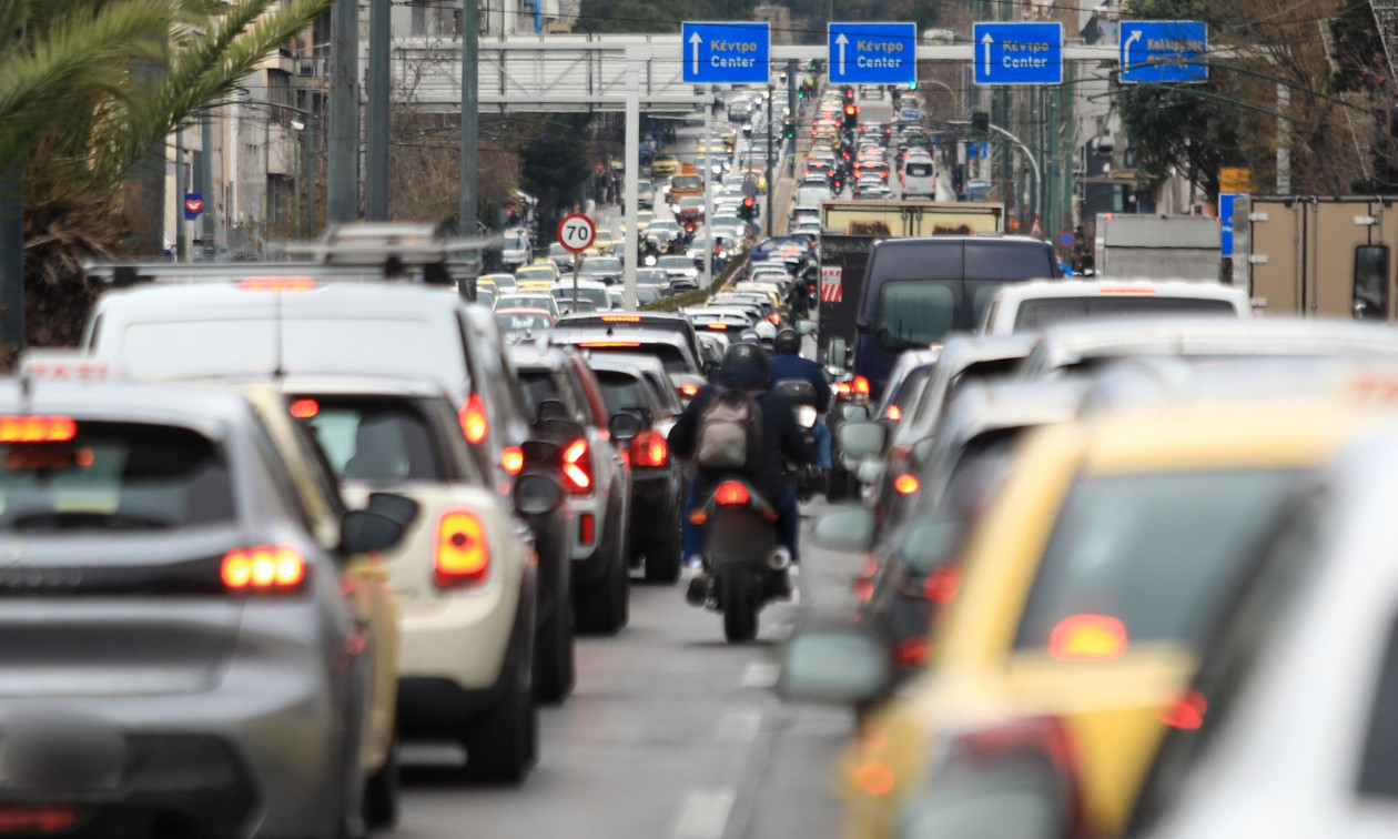 Έξι ημέρες τον χρόνο κολλημένοι στην κίνηση – Οι χειρότερες ημέρες και ώρες για οδήγηση στην Αθήνα