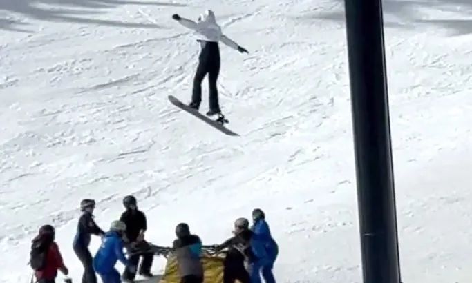Βίντεο που κόβει την ανάσα – 12χρονη κρέμεται στον αέρα, πριν πέσει από το λιφτ του σκι