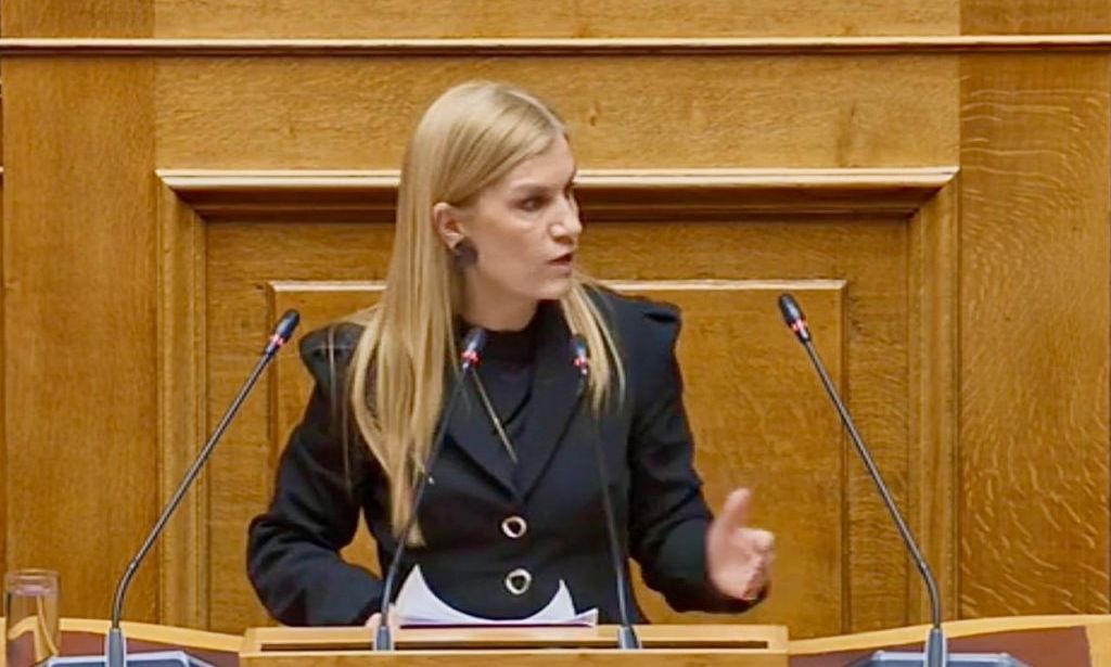 Βολουδάκη: «Η παραμονή στην Ελλάδα δεν χαρίζεται – Αυστηροποιείται το πλαίσιο για τους διακινητές»