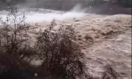 Ξάνθη: «Φούσκωσε» ο ποταμός Κόσυνθος – Πτώσεις δέντρων και φερτά υλικά στους δρόμους