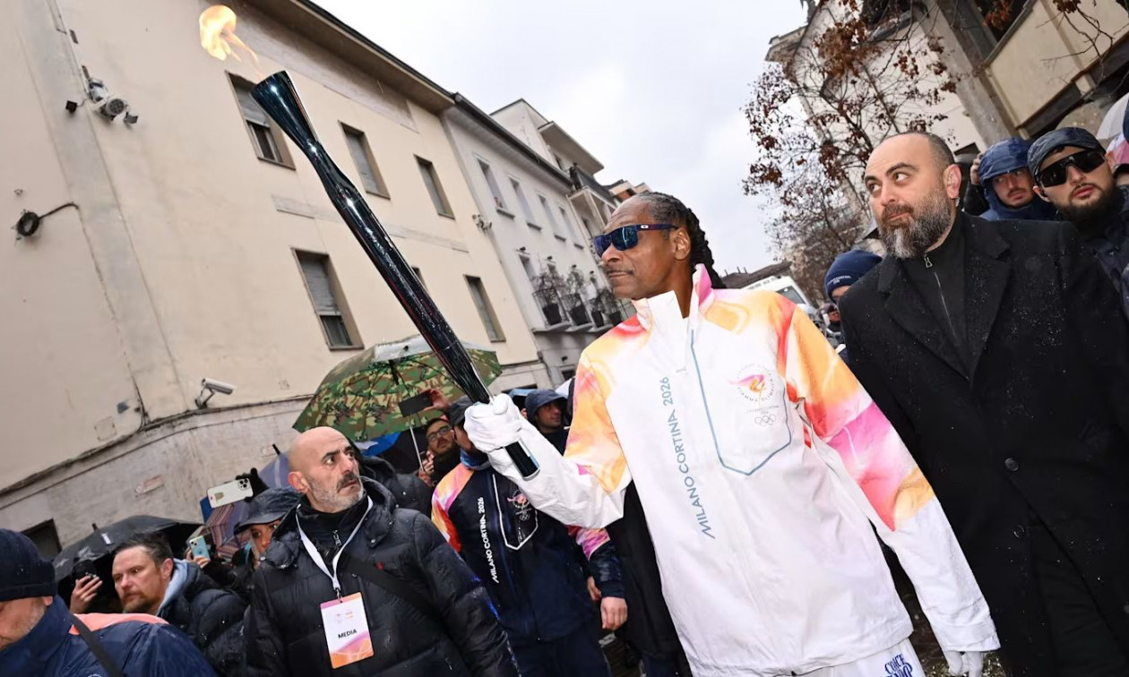 Snoop Dogg: Κράτησε τη φλόγα στη λαμπαδηδρομία των Χειμερινών Ολυμπιακών Αγώνων