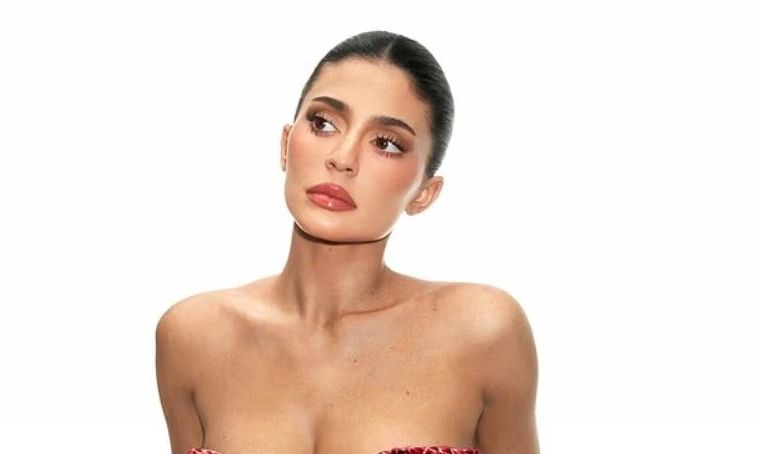 Kylie Jenner: Φόρεσε μπικίνι από ρόδια και τρέλανε τους θαυμαστές της