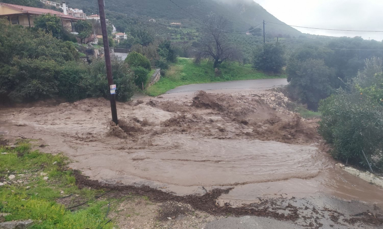 Κακοκαιρία: Πλημμύρες στην Τριφυλία, κλειστός ο δρόμος στα Φιλιατρά – Ήχησε το 112