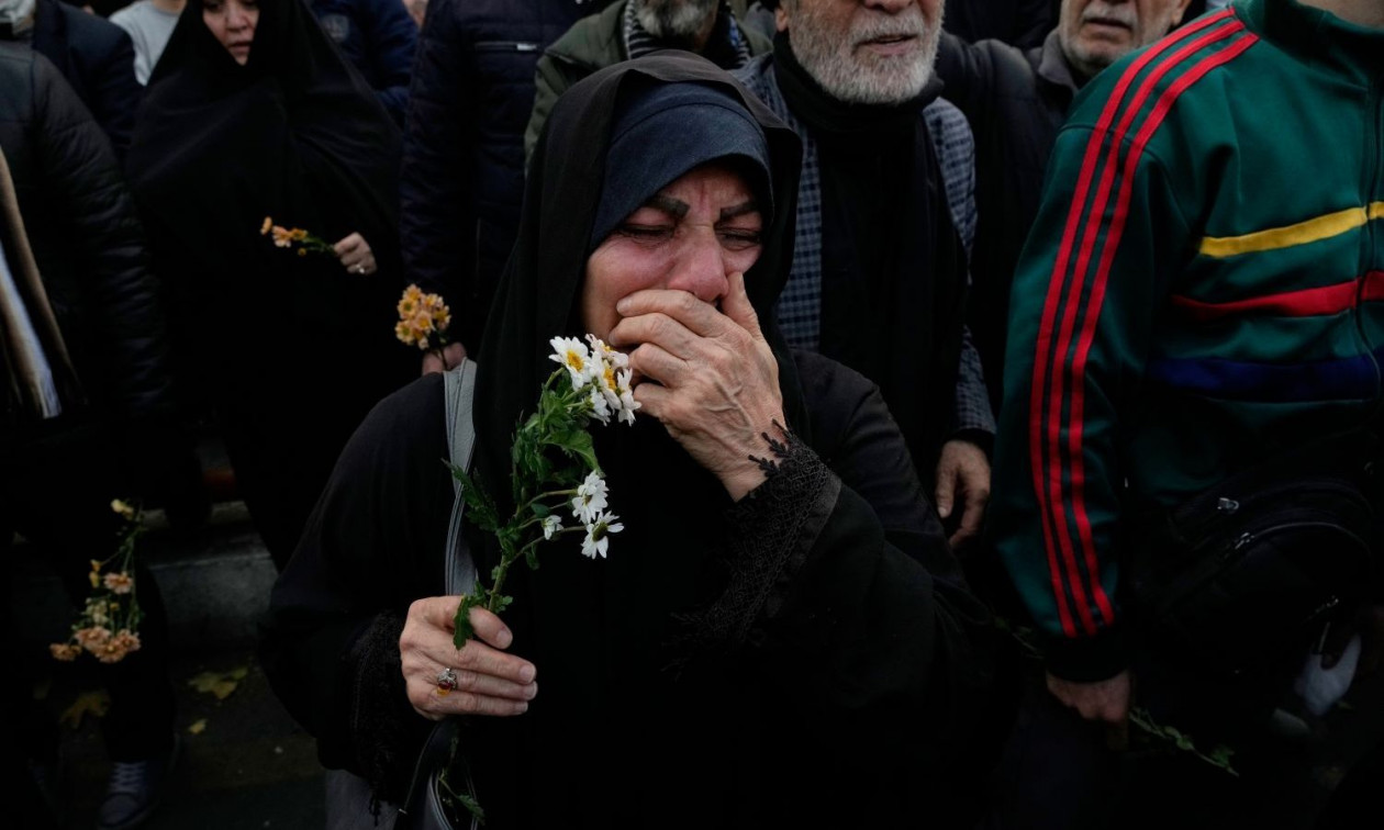Ιράν: Απαγορεύεται στις οικογένειες να κλαίνε τους νεκρούς διαδηλωτές – Σε αντίδραση στήνουν γιορτές