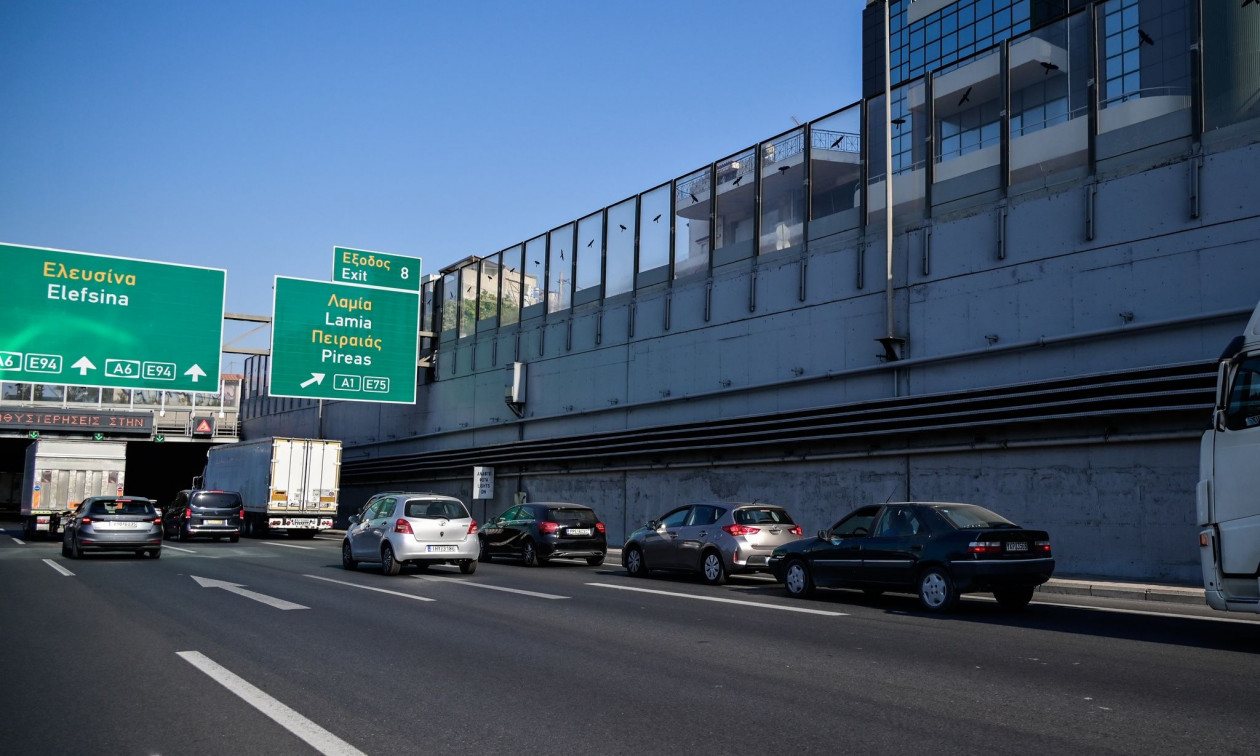 Κίνηση στους δρόμους: Καθυστερήσεις άνω των 30′ στην Αττική Οδό – Τροχαίο στην Περιφερειακή Υμηττού