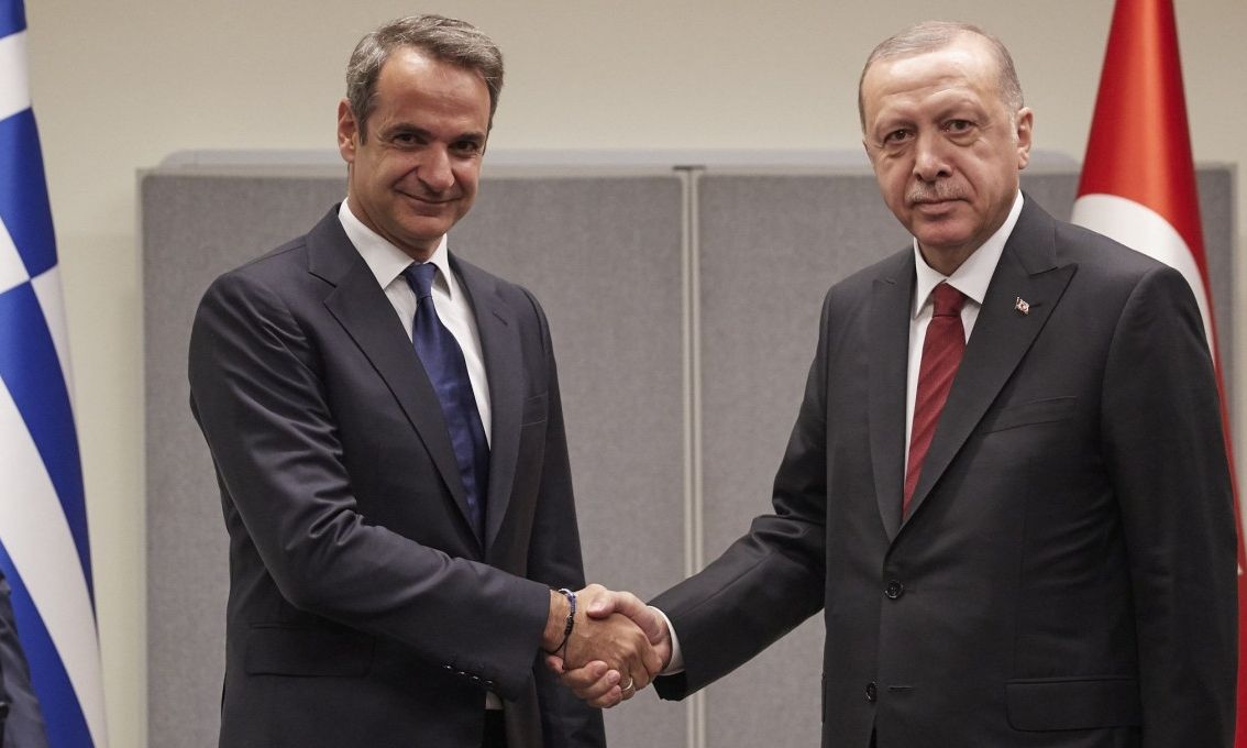 Συνάντηση Μητσοτάκη-Ερντογάν: «Κλίμα πανικού» στην Αθήνα «βλέπουν» τουρκικά ΜΜΕ-Αναφορά σε Δένδια