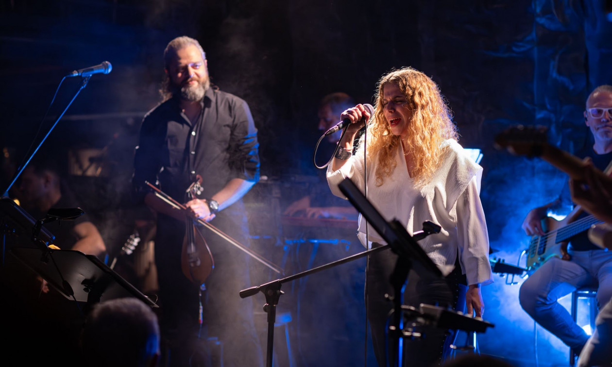 Ο Γιώργος Νικηφόρου Ζερβάκης και η Βιολέτα Ίκαρη με «Ρίζες και Ρεύματα» στο Block 33 