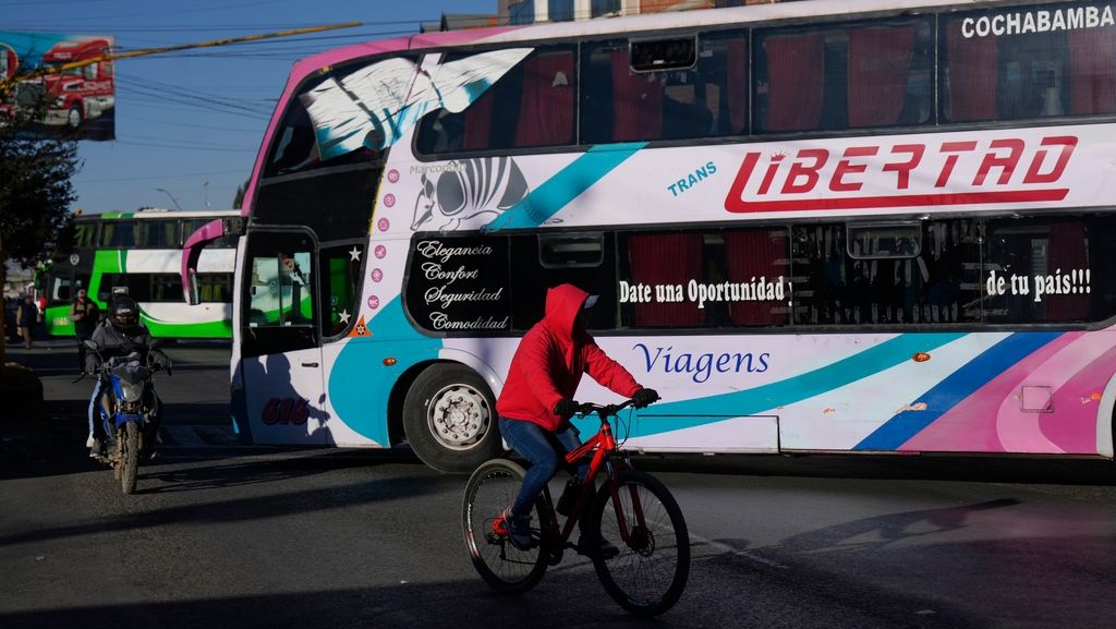 Βολιβία: Πολύνεκρο τροχαίο με λεωφορείο – Έπεσε σε γκρεμό 150 μέτρων – Τουλάχιστον 14 θύματα