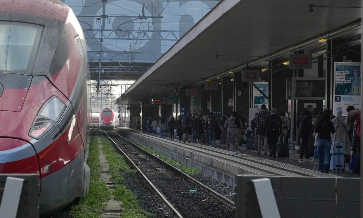 Ιταλία: Ύποπτος εμπρησμός σε σιδηροδρομικές υποδομές κοντά στη Μπολόνια