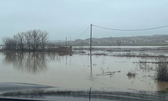 Άνοιγμα θυροφραγμάτων στο Διδυμότειχο: Πλημμυρίζουν αγροτεμάχια σε Πύθιο, Ρήγιο και Σοφικό