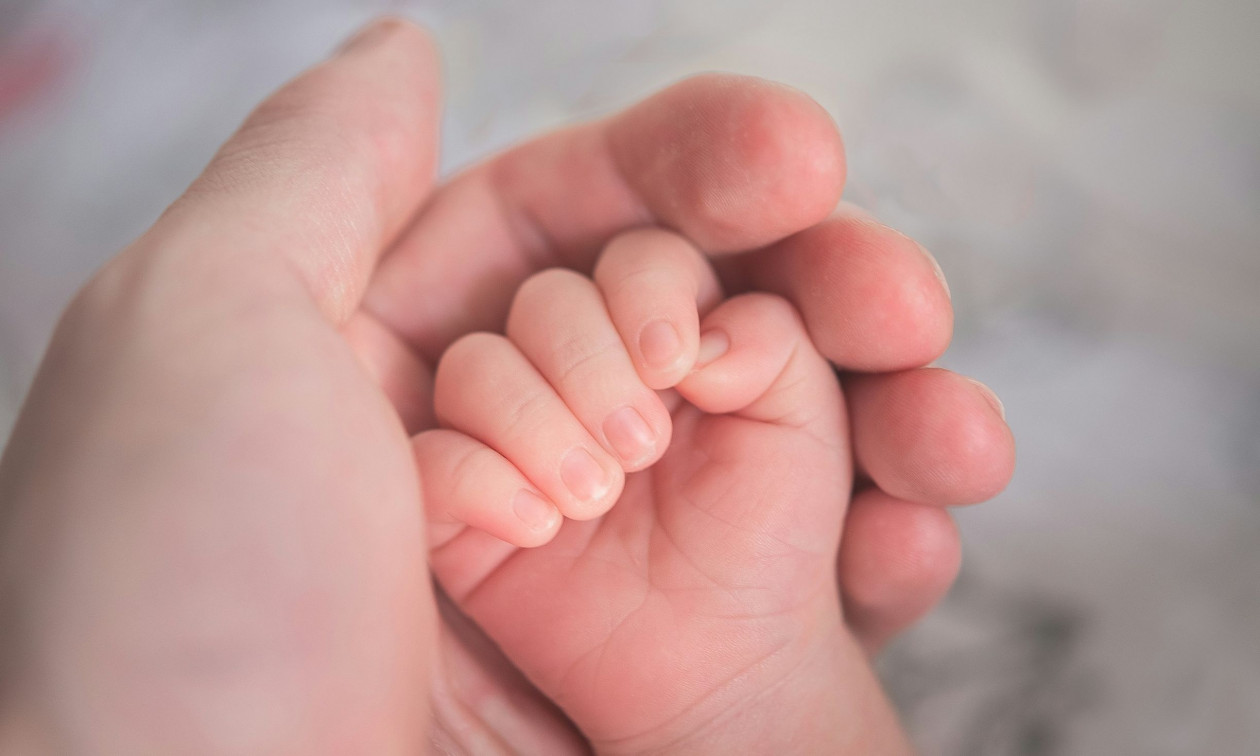 Τραγωδία στην Καλλιθέα: Νεκρό νήπιο ανασύρθηκε από συντριβάνι