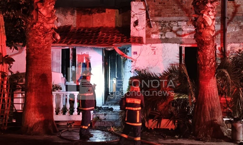 Μεγάλη φωτιά στον Βόλο – Από θαύμα γλίτωσε ηλικιωμένη, είδε το σπίτι της να γίνεται στάχτη