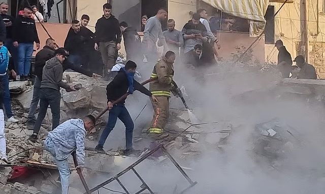 Λίβανος: Κατάρρευση δύο κτηρίων στην Τρίπολη – 6 νεκροί, έρευνες για παγιδευμένους στα συντρίμμια