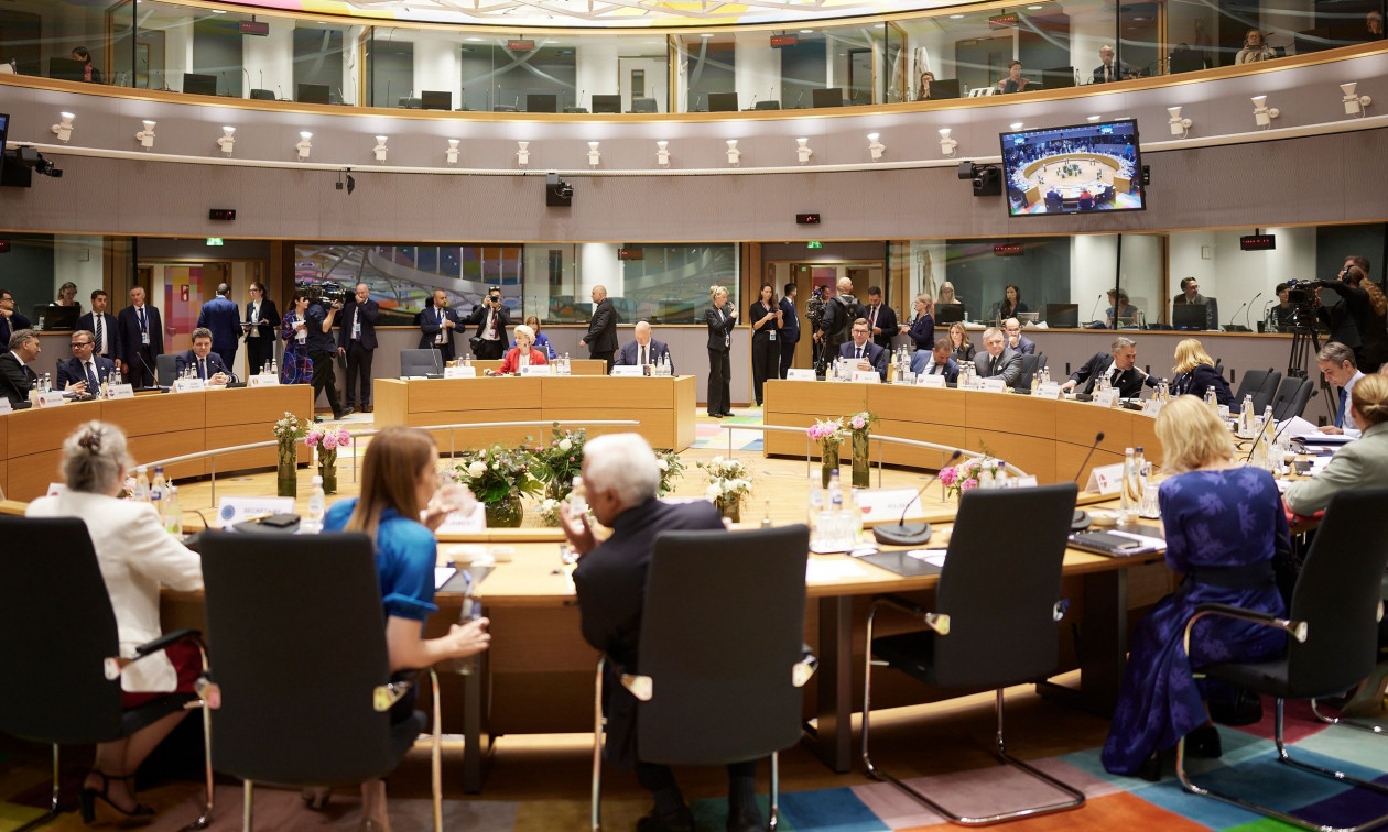 Δύσκολη εβδομάδα για την Ευρώπη με 3 κρίσιμες συνεδριάσεις: Στο επίκεντρο άμυνα, οικονομία, ασφάλεια