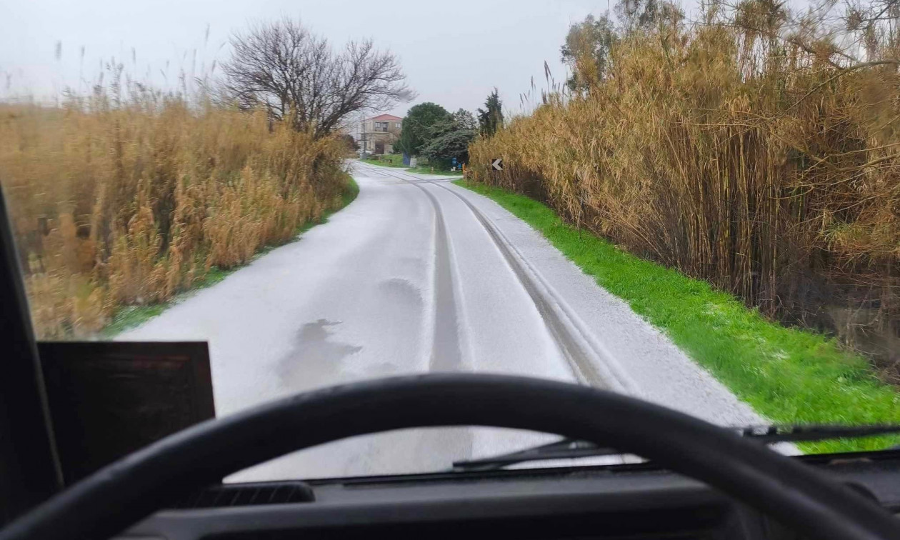 Κακοκαιρία: Ισχυρή χαλαζόπτωση στη Λήμνο – Στα λευκά «ντύθηκε» το Ρωμανού μέσα σε λίγα λεπτά