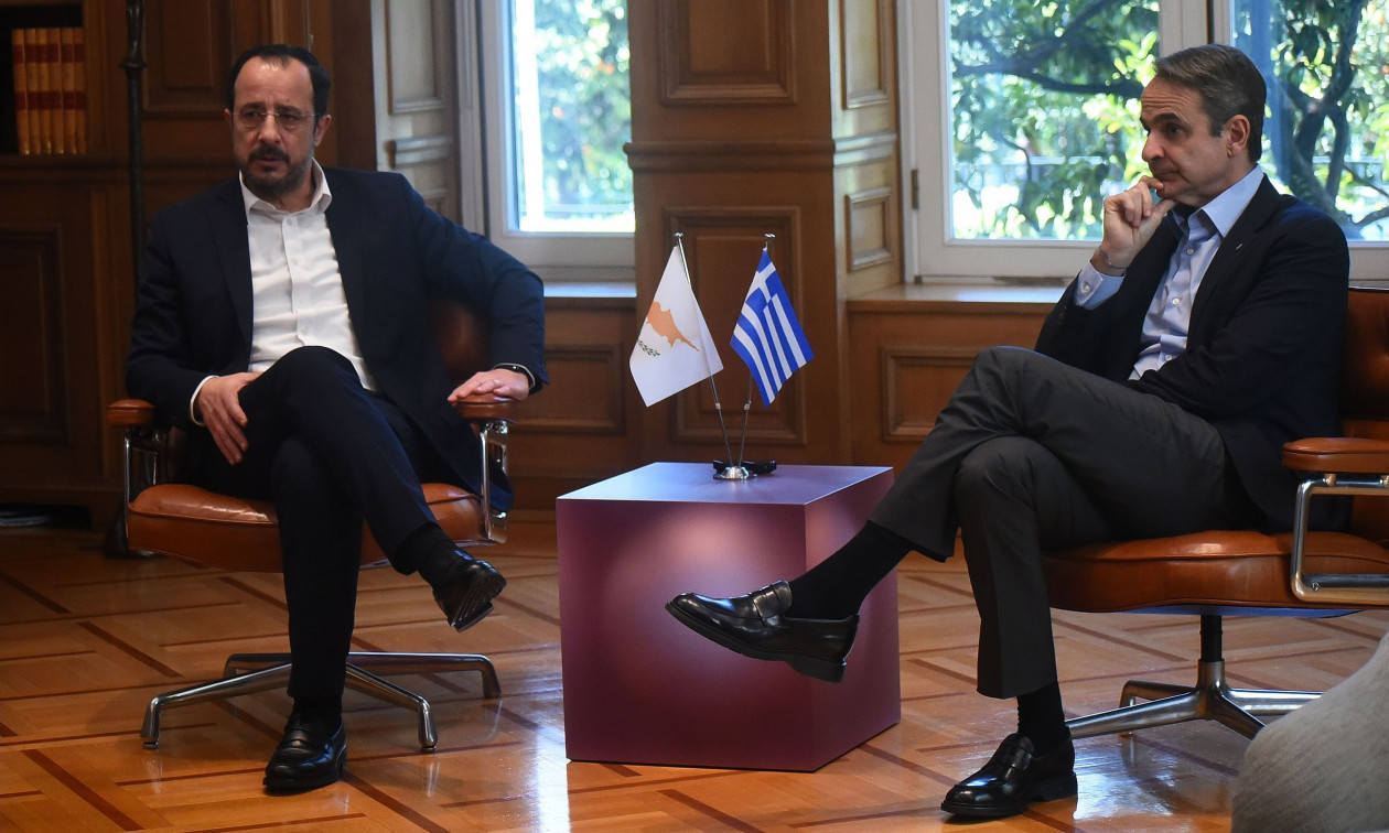 Ο Μητσοτάκης συνομίλησε με τον Χριστοδουλίδη λίγο πριν συναντήσει τον Ερντογάν