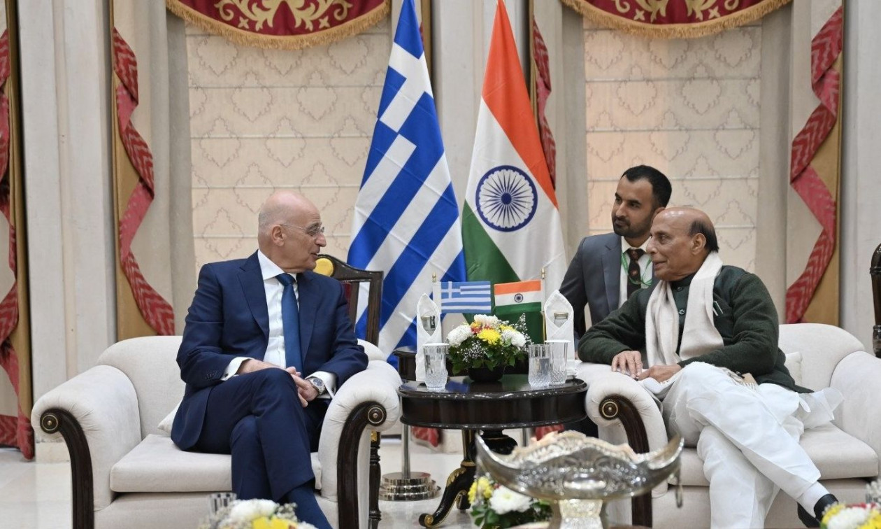 Ξεκινάει στενή αμυντική συνεργασία Ελλάδας – Ινδίας: Η συμφωνία που υπέγραψε ο Νίκος Δένδιας
