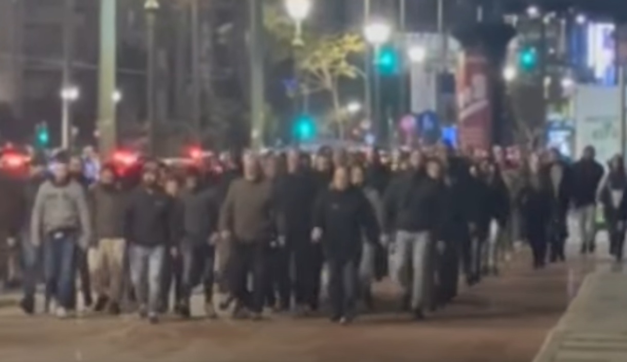 Συγκέντρωση μελών του Ρουβίκωνα έξω από την αμερικανική πρεσβεία – Διαμαρτυρία κατά της ICE (Βίντεο)