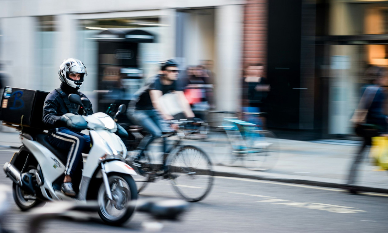 Νέος ΚΟΚ: Πάνω από 1.240 παραβάσεις για μη χρήση κράνους βεβαιώθηκαν την περασμένη εβδομάδα