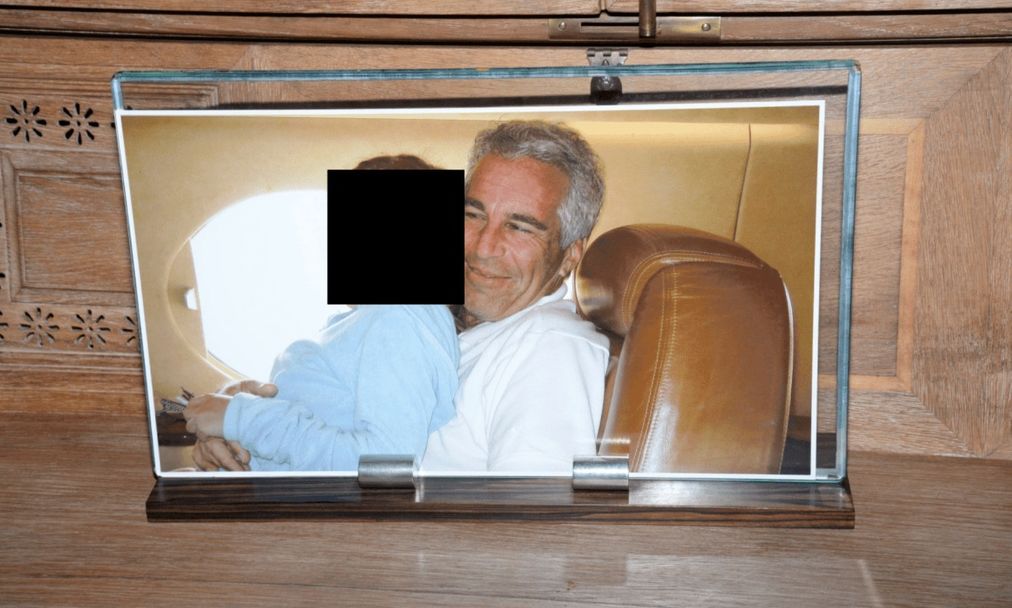«Βόμβα» από τα έγγραφα Έπσταϊν: Ένα 9χρονο κορίτσι ήταν θύμα του καταδικασμένου παιδόφιλου