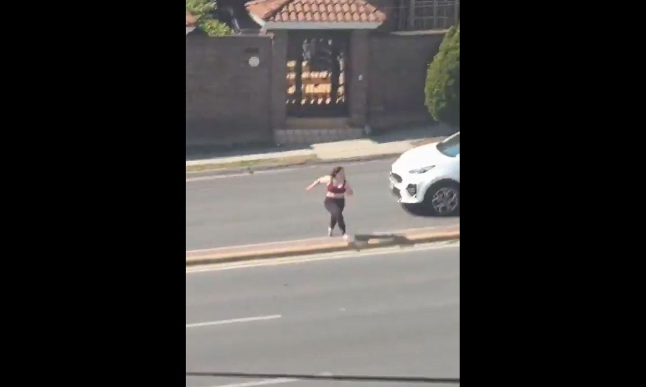 Μεξικό: Η στιγμή που όχημα «εκτοξεύει» γυναίκα που βγήκε απότομα στον δρόμο