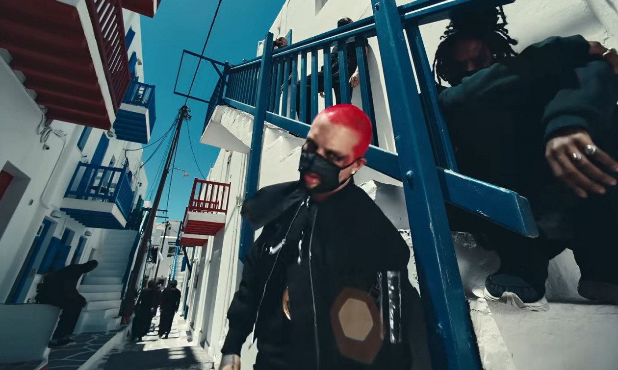 Bad Bunny: Στο επίκεντρο μετά το Super Bowl – Το βιντεοκλίπ που γύρισε στη Μύκονο και οι αντιδράσεις