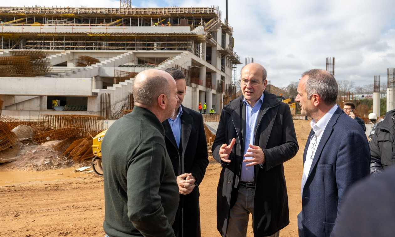 Χατζηδάκης: «Ελαιώνας… όπως Ελληνικό!» – Η ανάρτησή του για την επίσκεψη στο γήπεδο του Παναθηναϊκού