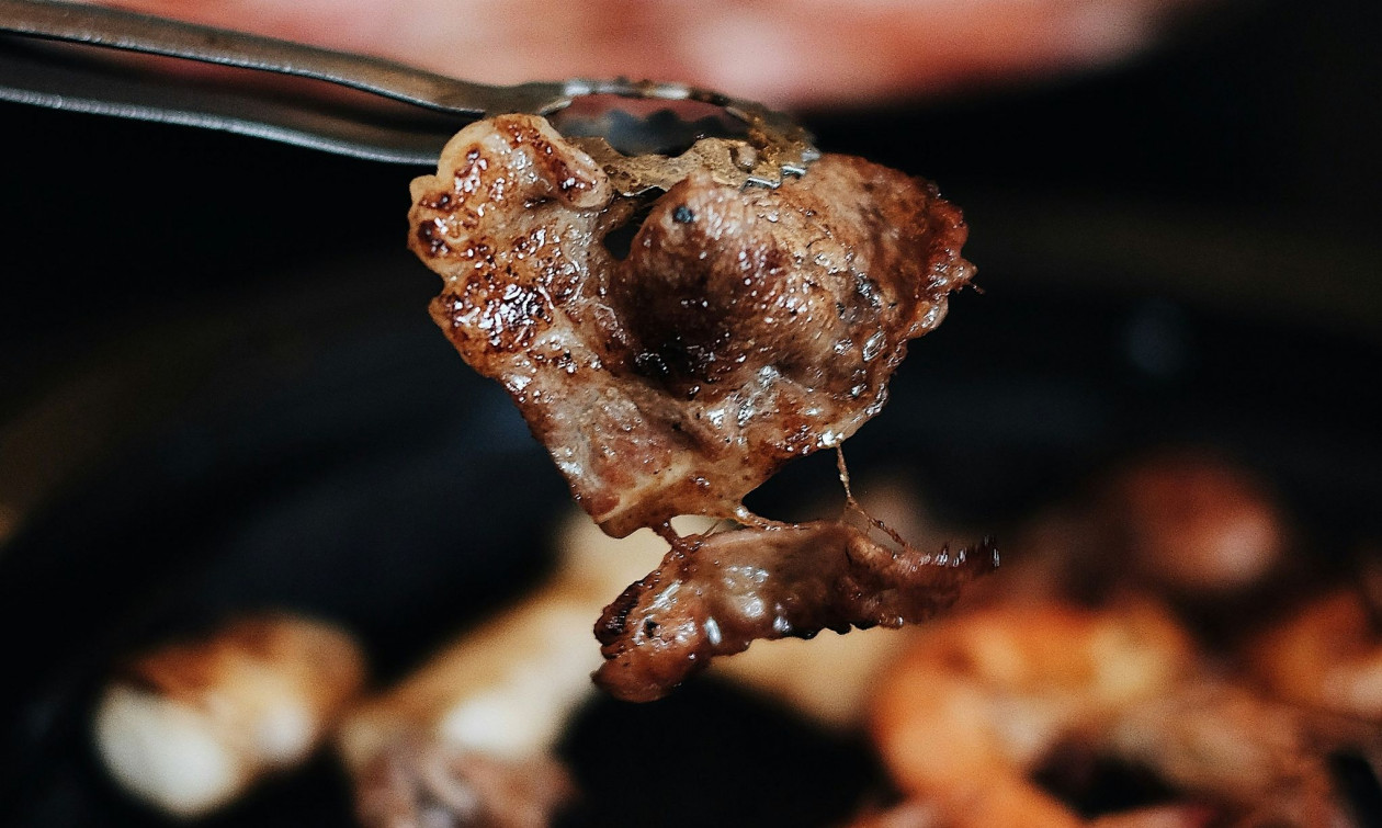 Τσικνοπέμπτη: Δεν είναι μόνο ελληνική – Πώς γιορτάζεται σε άλλες χώρες