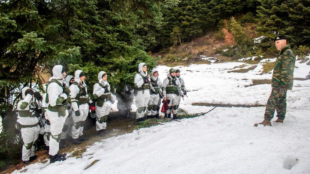 Στα χιόνια με τους σπουδαστές της ΣΜΥ ο Γεώργιος Κωστίδης – Η σκληρή εκπαίδευση στο Περτούλι