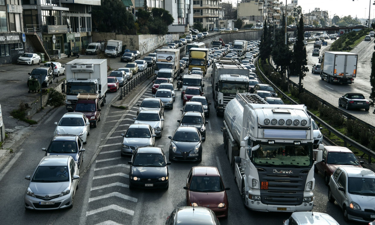 Κίνηση τώρα: Στο «κόκκινο» Κηφισός, Αθηνών, Κηφισίας – Σε ποιους δρόμους εντοπίζονται προβλήματα