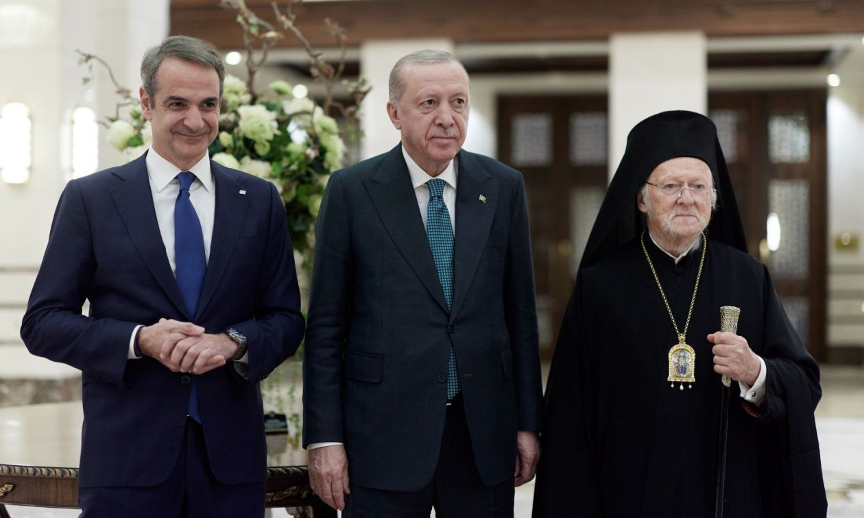 Δείπνο Μητσοτάκη – Ερντογάν: Η παρουσία του Πατριάρχη, τα κομπολόγια και οι μπακλαβάδες