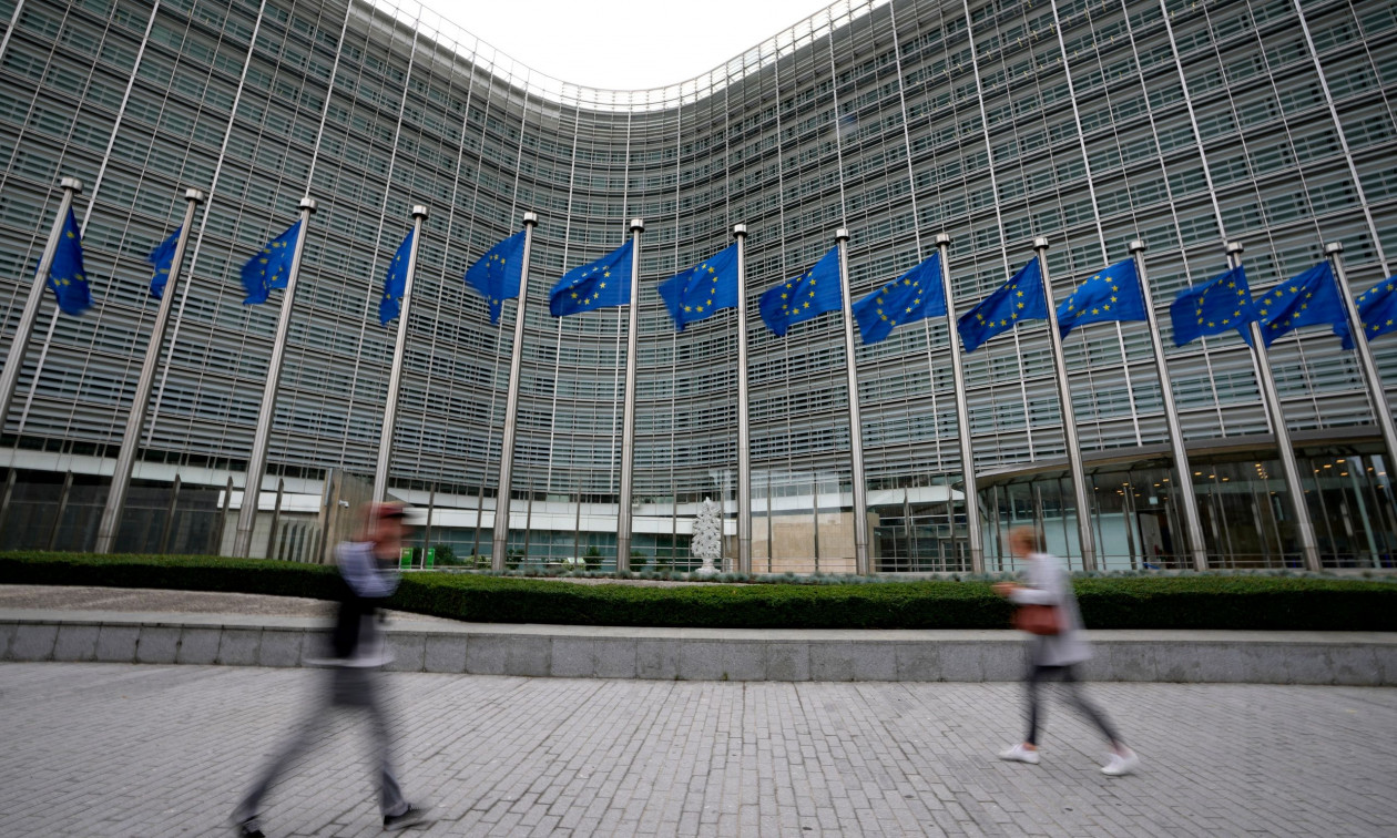 Βέλγιο: Έφοδος της αστυνομίας στο κτίριο της Κομισιόν – Έρευνα για την πώληση 23 ακινήτων