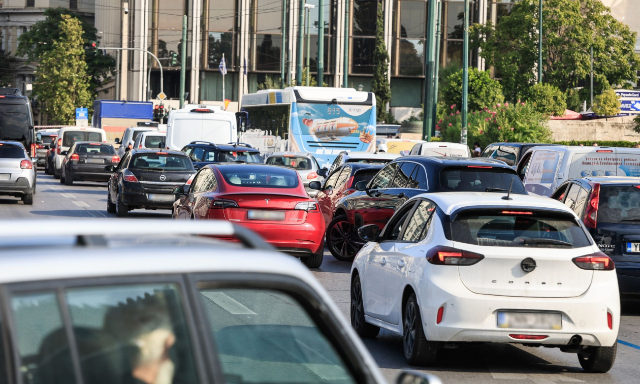 Κίνηση στους δρόμους: Αργές ταχύτητες στην Κηφισίας – Καθυστερήσεις στην Περιφερειακή Υμηττού